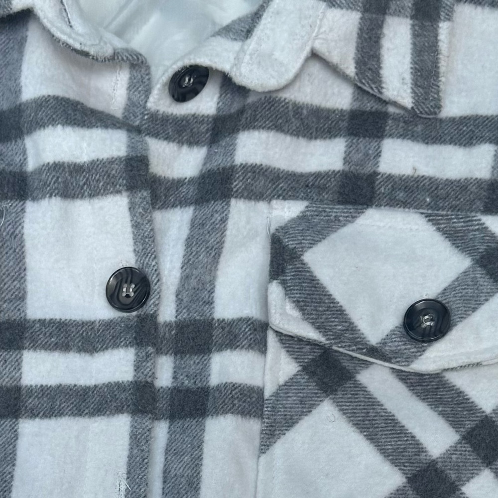 Thread & supply flannel shacket Size L. Great Condition - Picture 8 of 8